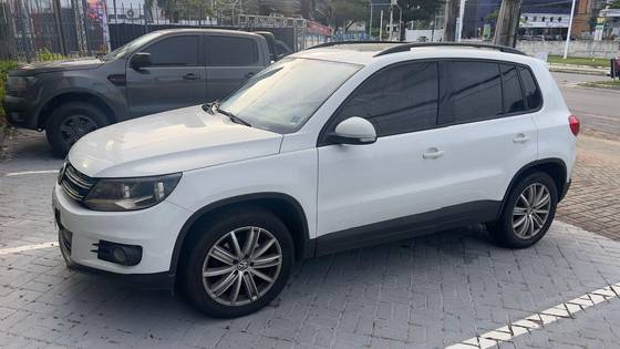 VOLKSWAGEN TIGUAN 1.4 TSI 16V TURBO GASOLINA 4P DSG VOLKSWAGEN TIGUAN 1.4 TSI 16V TURBO GASOLINA 4P DSG